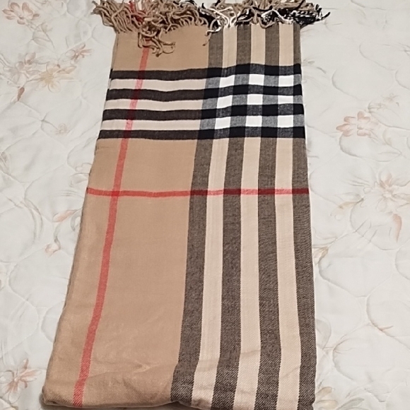 NWT Beautiful Tartan Plaid Check Scarf in Tan, Black, and Red - Picture 5 of 6